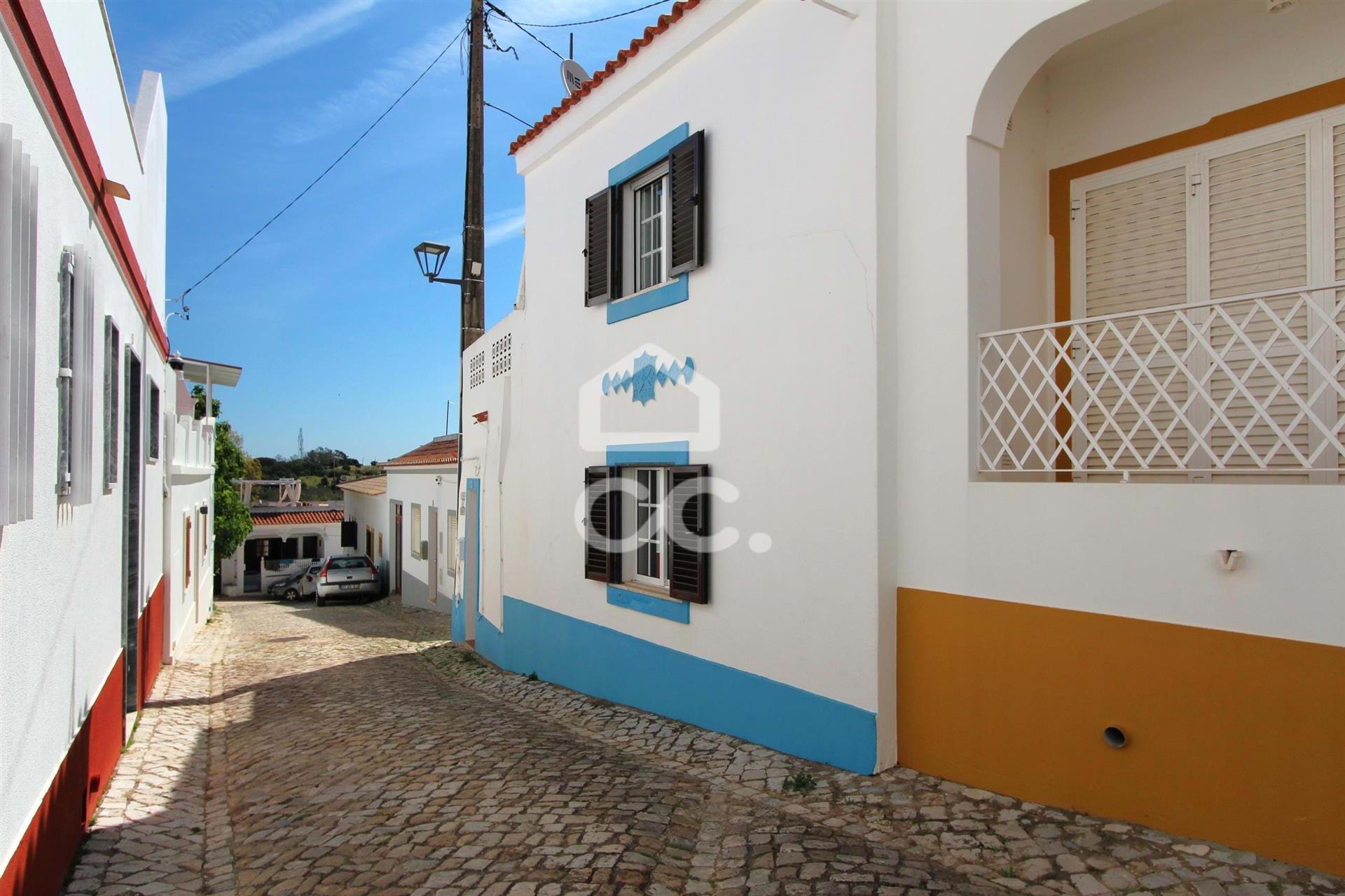 Laissez-Vous enchanter par cette villa typique de l’Algarve à Porches !