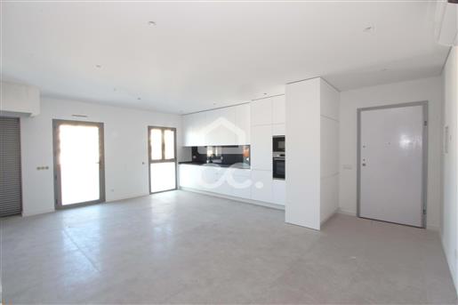 Apartment in Pêra, 2 bedrooms with lots of natural light, barbecue space and garage