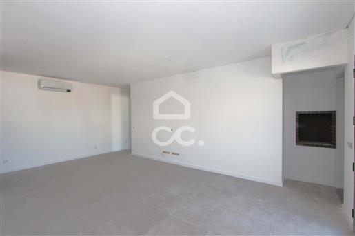 Apartment in Pêra, 2 bedrooms with lots of natural light, barbecue space and garage