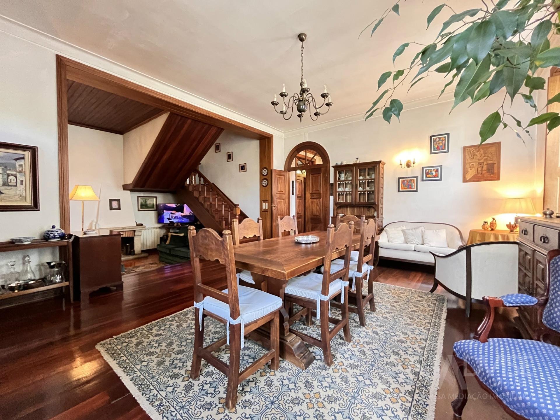 Semi-Detached house T5 Sell in Viseu,Viseu