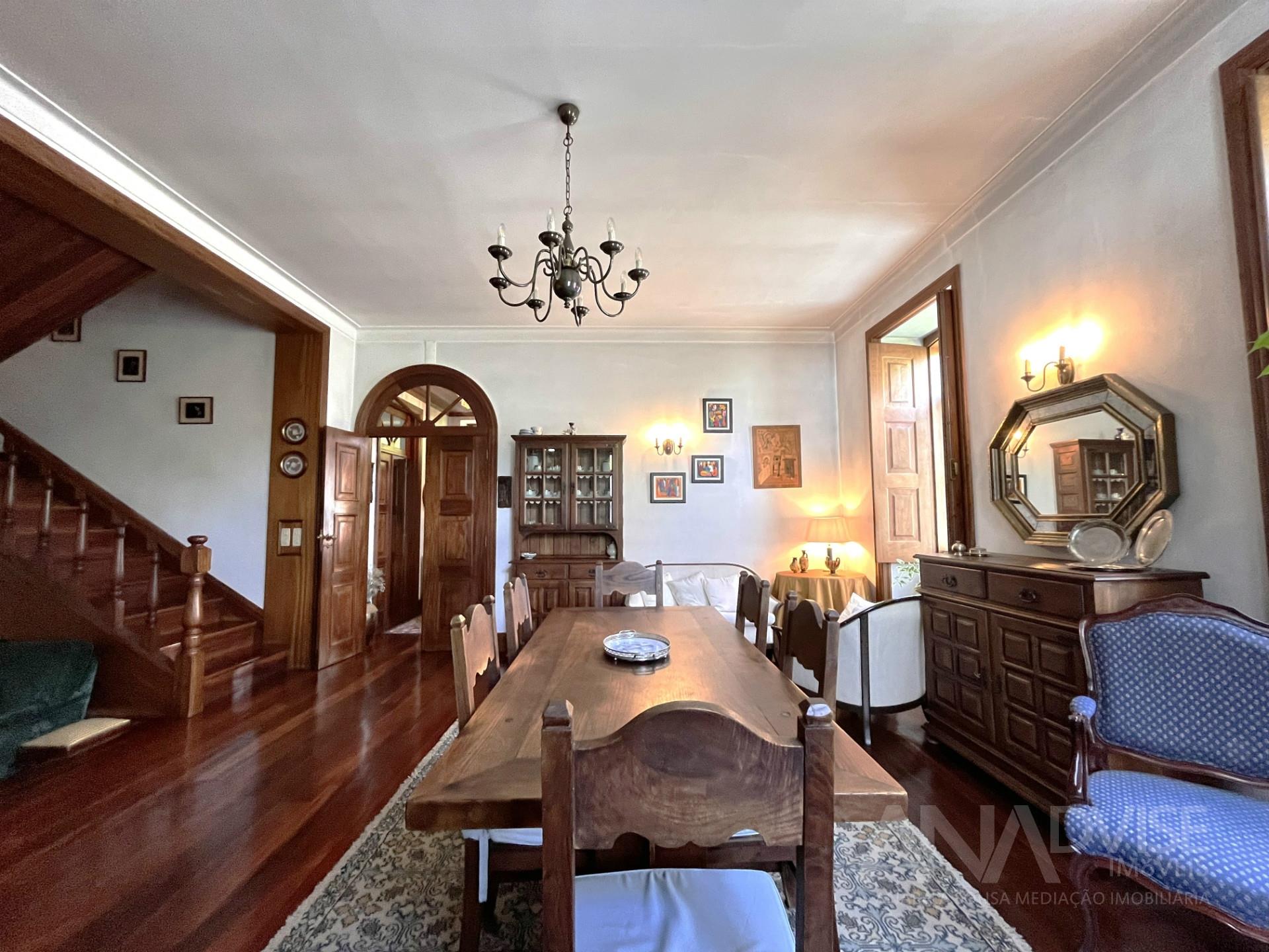 Semi-Detached house T5 Sell in Viseu,Viseu