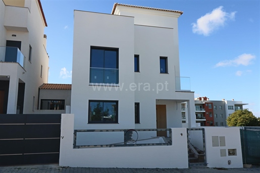 Nieuwe villa met 4 slaapkamers - Gambelas, Faro
