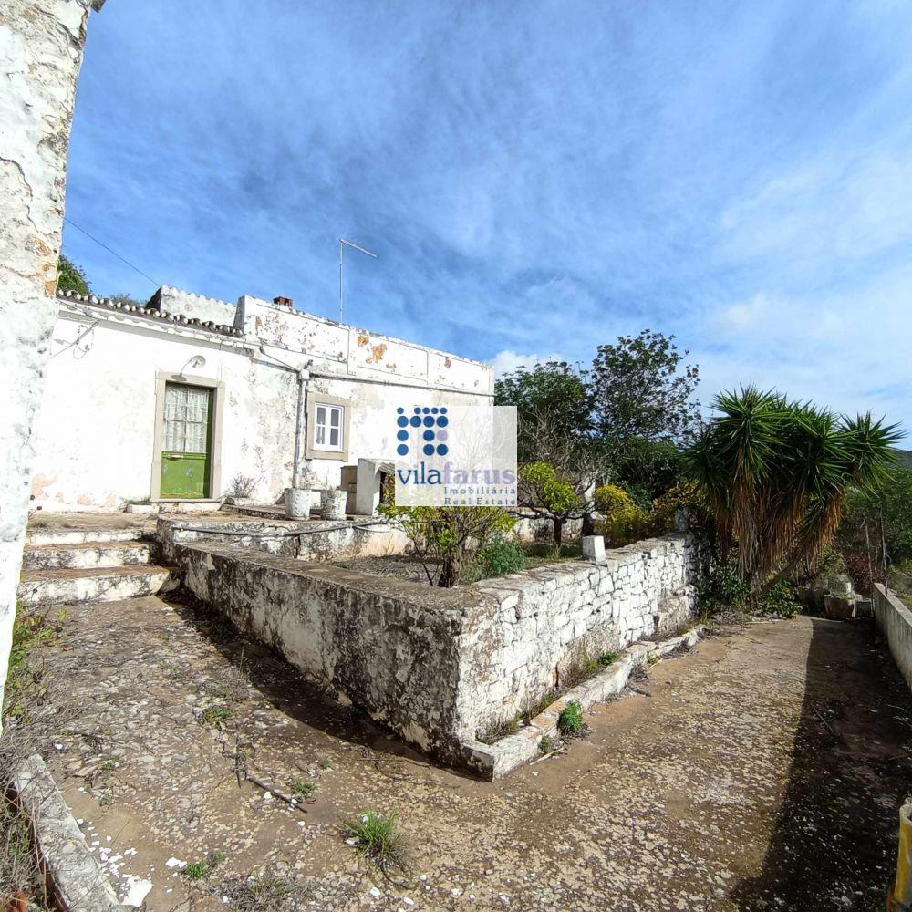 Farm with 15.790m2 and  traditional house.