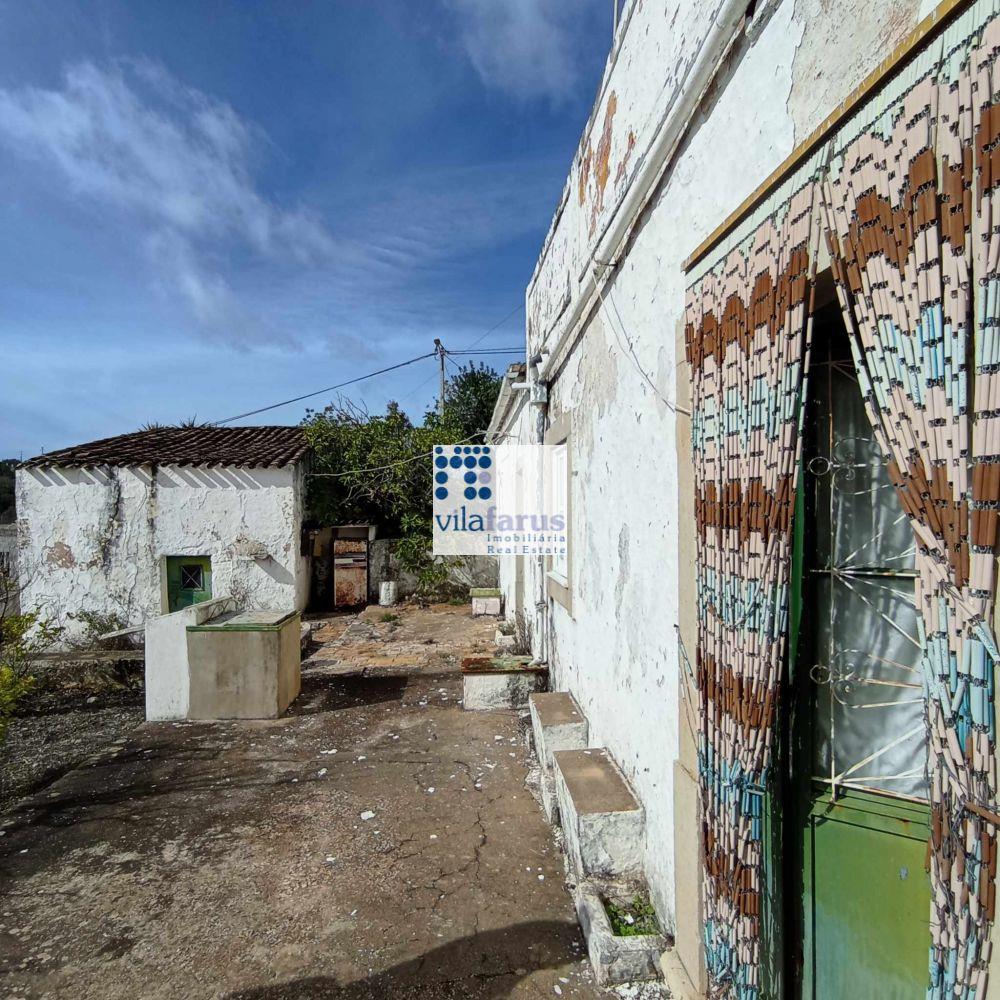 Farm with 15.790m2 and  traditional house.