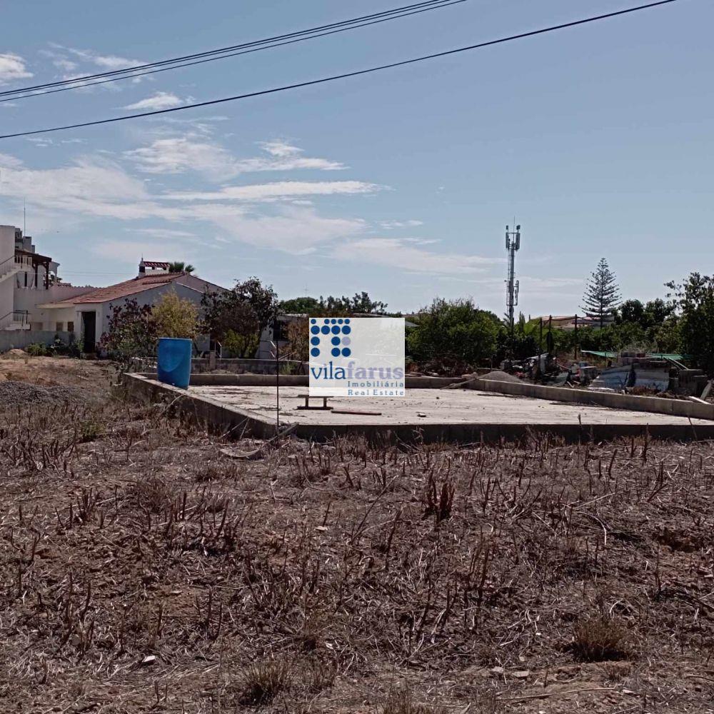 Plot of land with 1,900m2 in the Patacão area (Faro).
