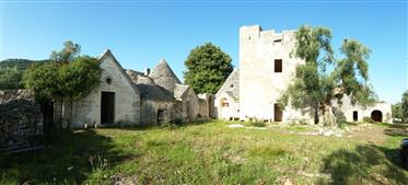 Ancient farmhouse with a sighting tower dating back to the seventeenth century with a wonderful sea 