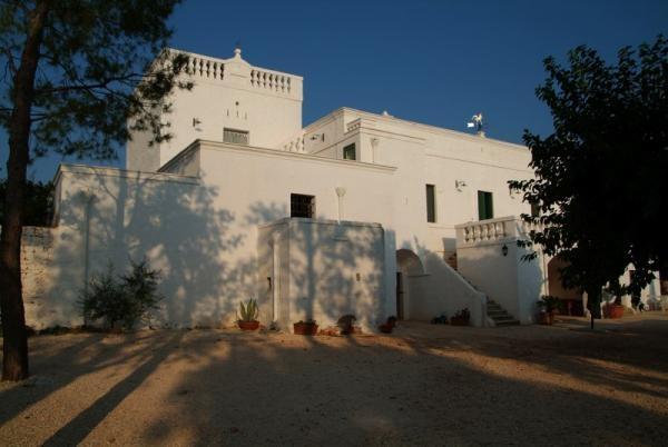 Prestigiosa ed imponente masseria con torre