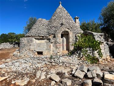 Sale of trulli with alcove to be restored