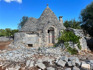 Sale of trulli with alcove to be restored