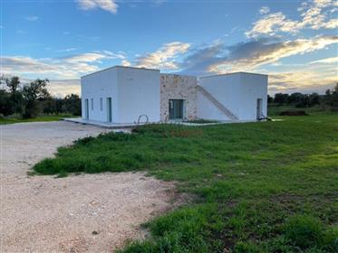For sale villa with swimming pool in the countryside of Ostuni