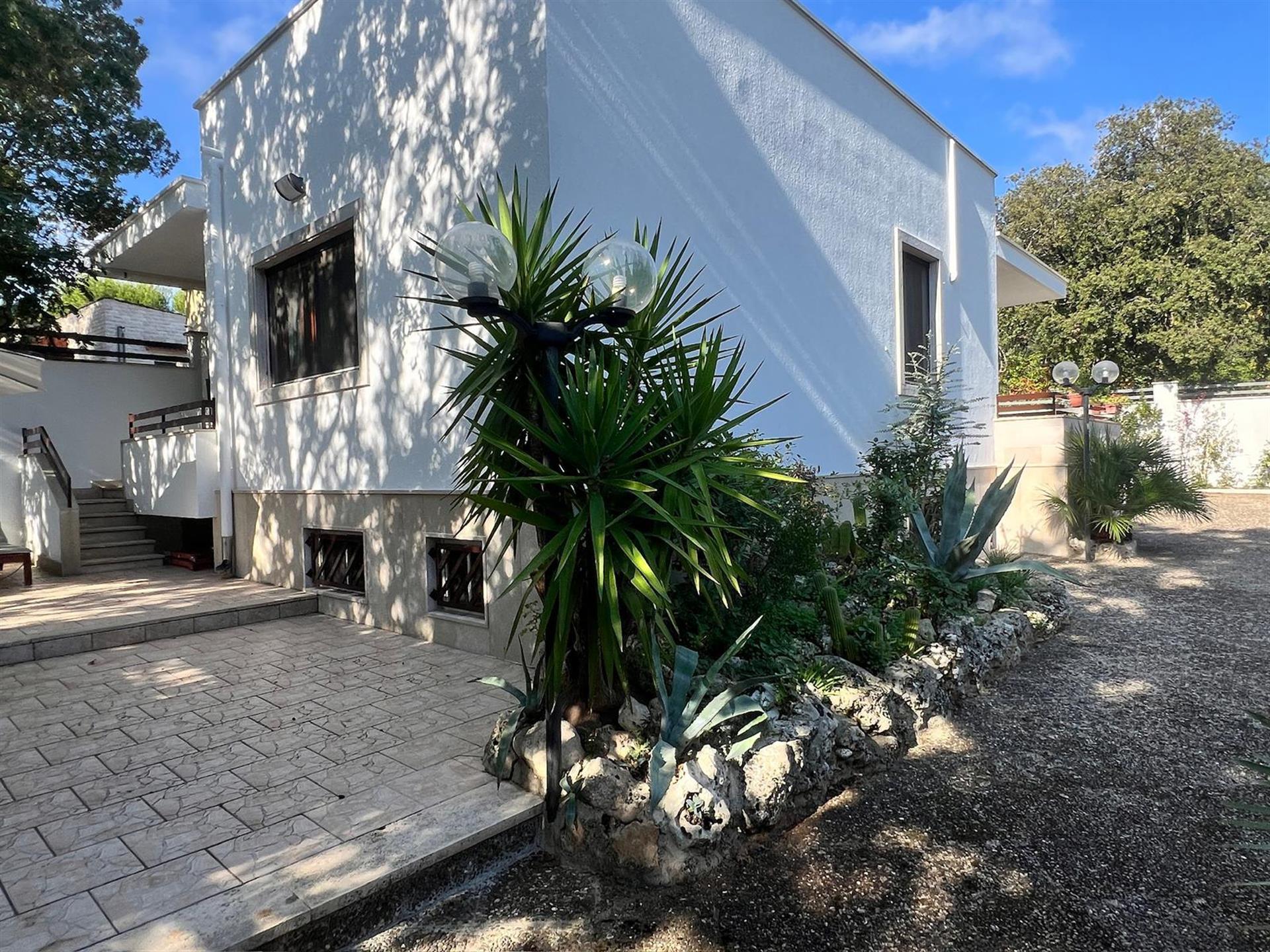 Vendesi bella villa alla Selva di Fasano