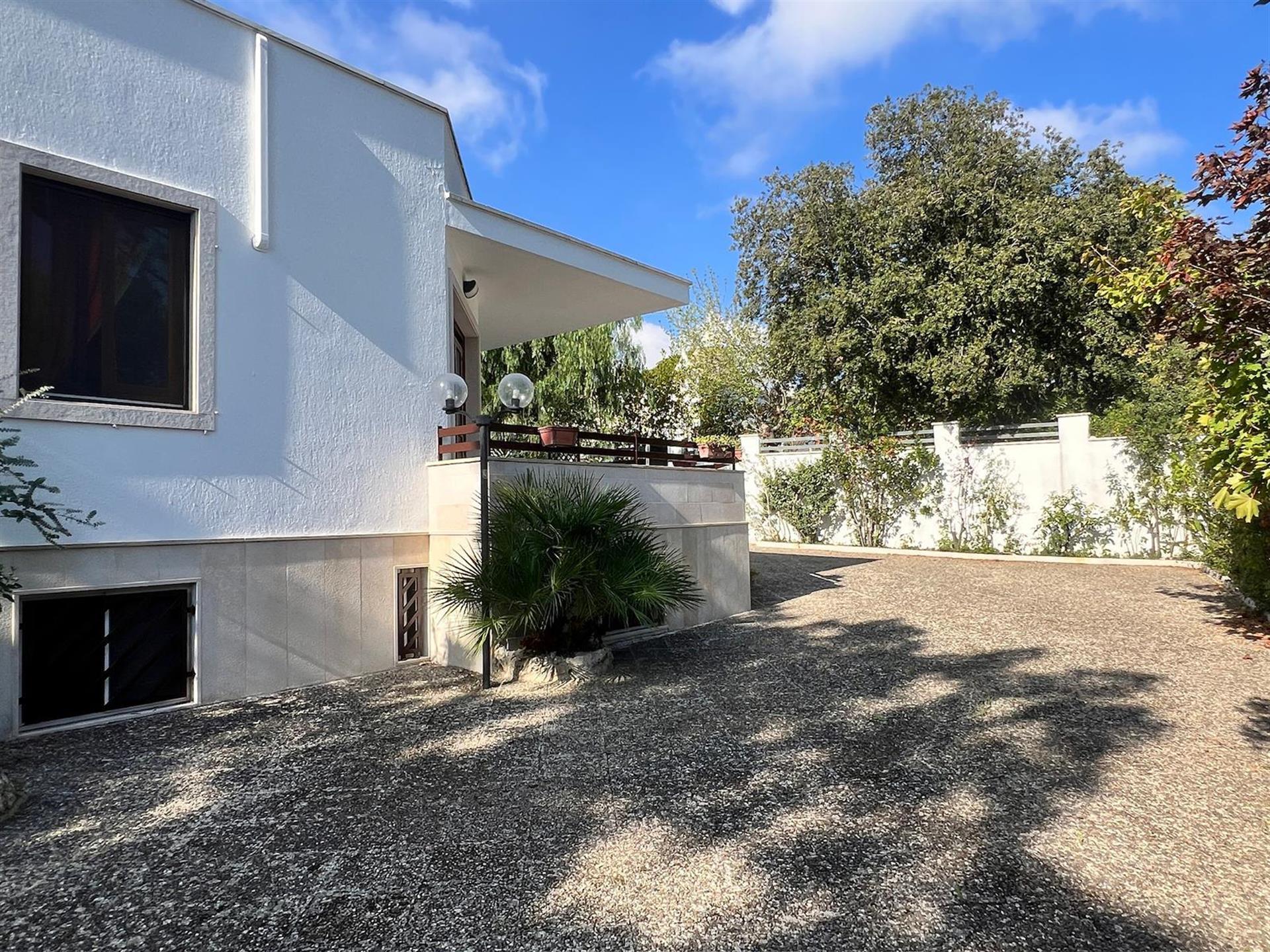 Vendesi bella villa alla Selva di Fasano