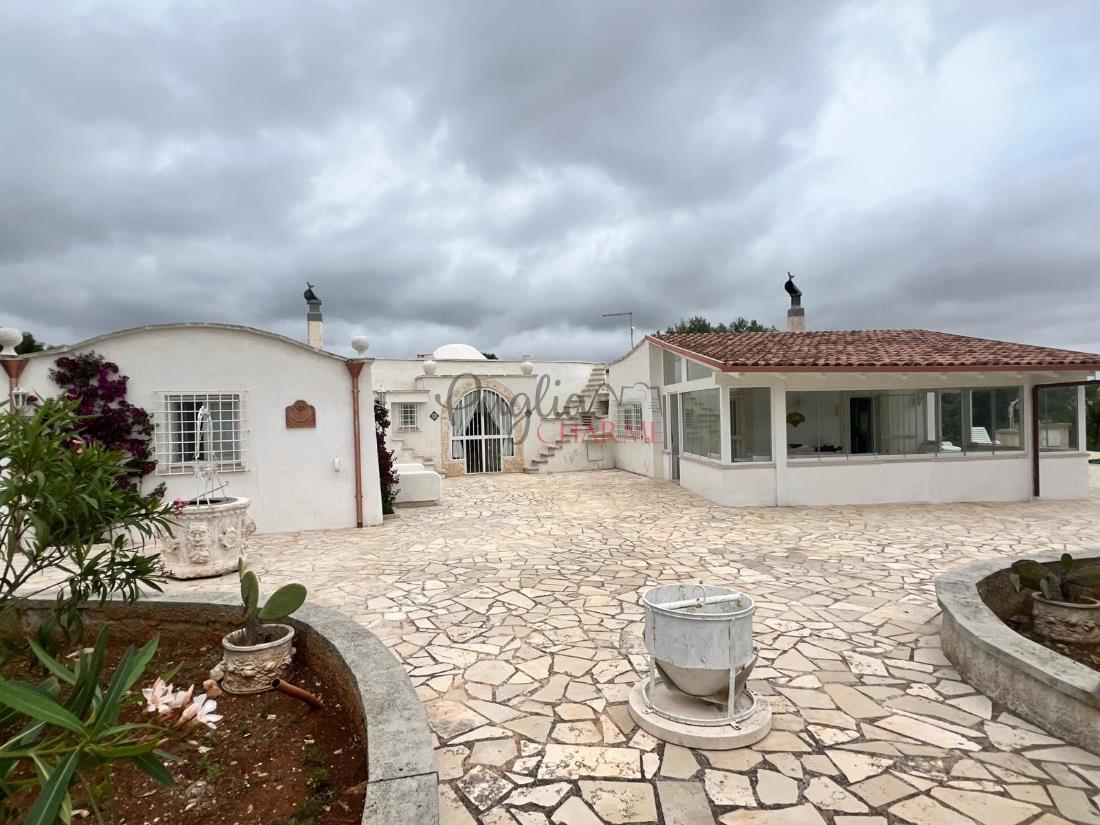 Charming house with trulli for sale