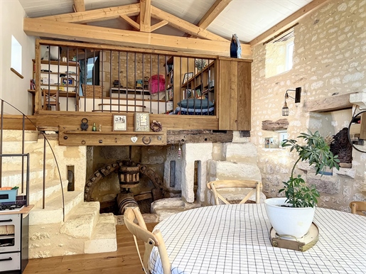 Eine Mühle, die zu einem sehr schönen und komfortablen Steinhaus geworden ist. Zwischen Saintes und