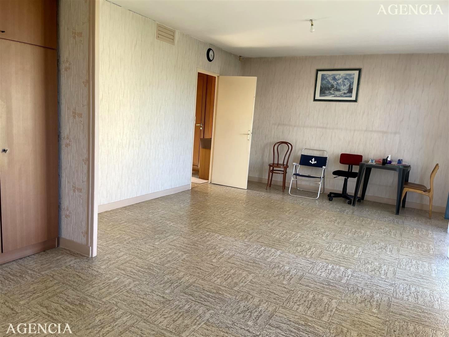 Compra: Vivenda (77340)