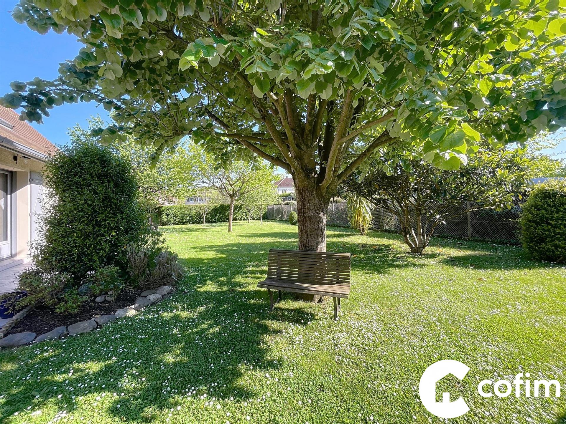 4 bedroom house with land of 1100m² Lescar