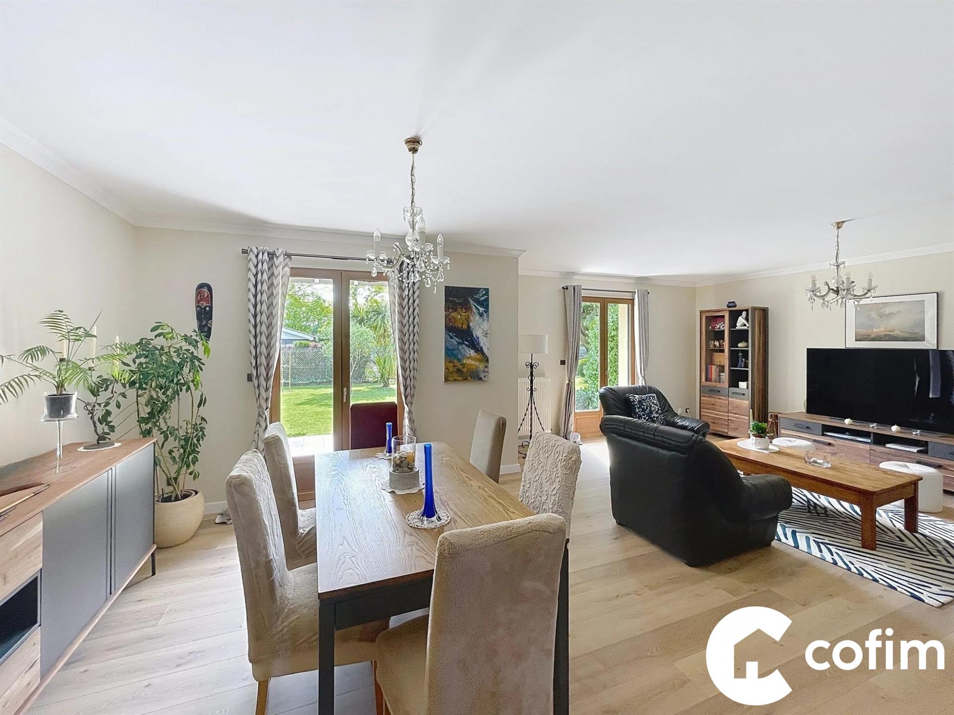 4 bedroom house with land of 1100m² Lescar