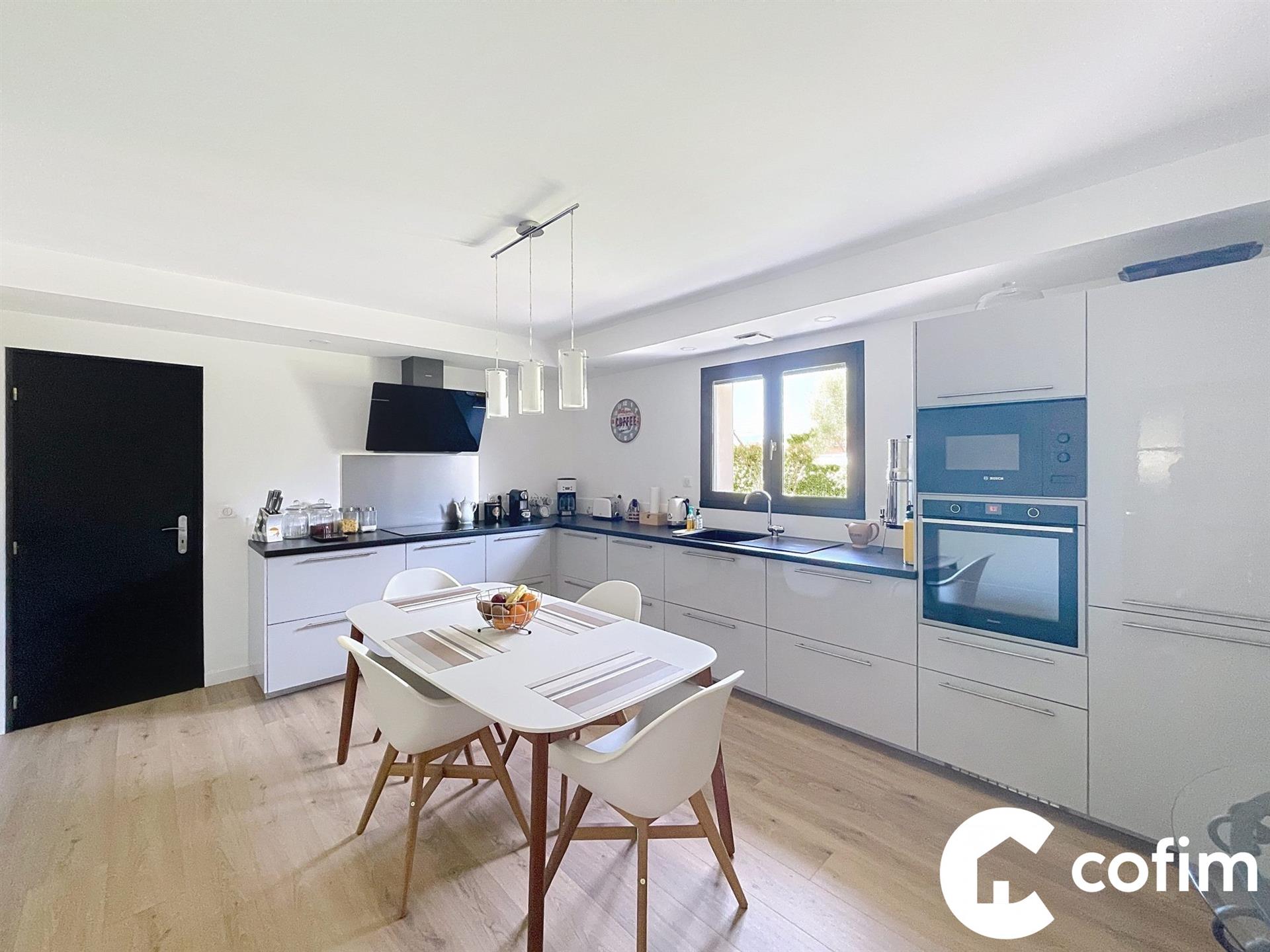 4 bedroom house with land of 1100m² Lescar