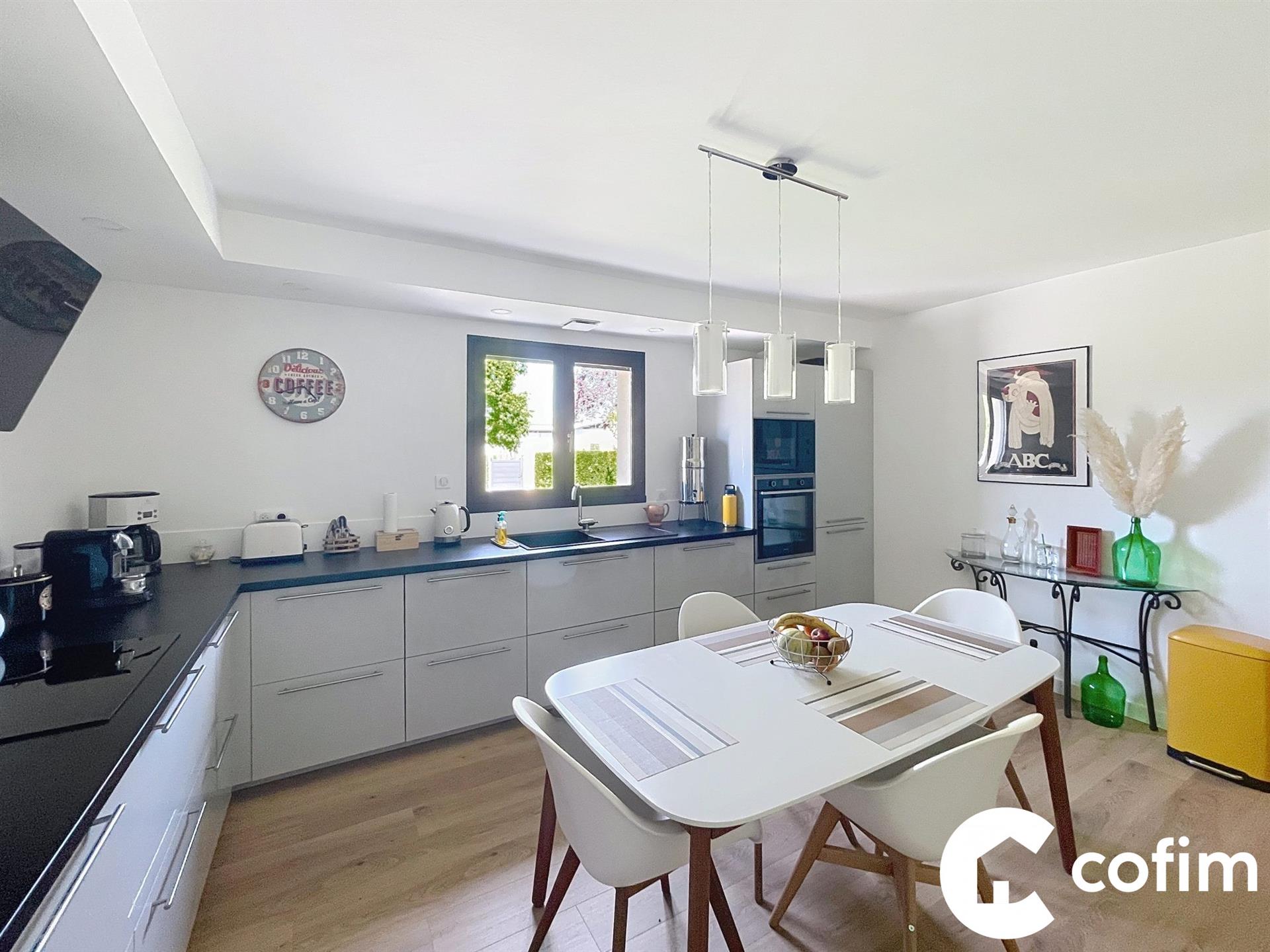 4 bedroom house with land of 1100m² Lescar