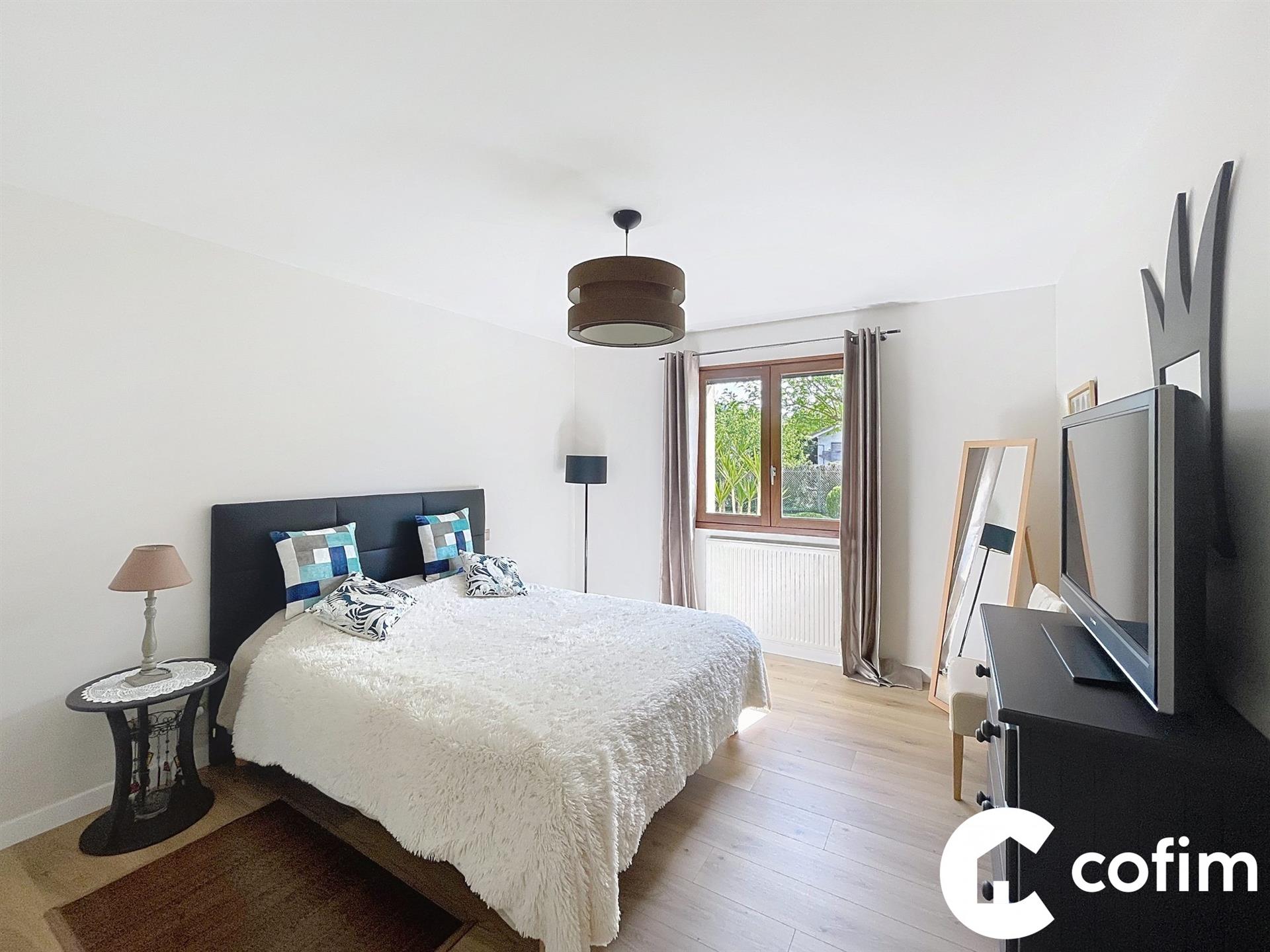 4 bedroom house with land of 1100m² Lescar