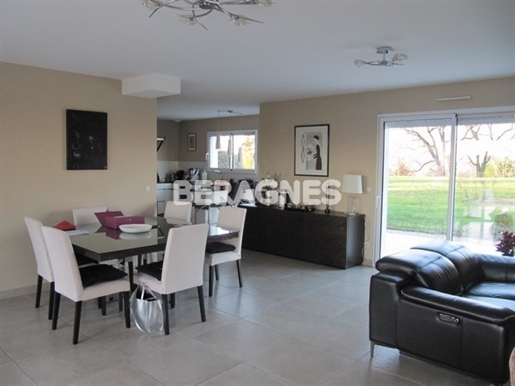 Contemporary single-storey apartment with its garden with a very nice unobstructed view