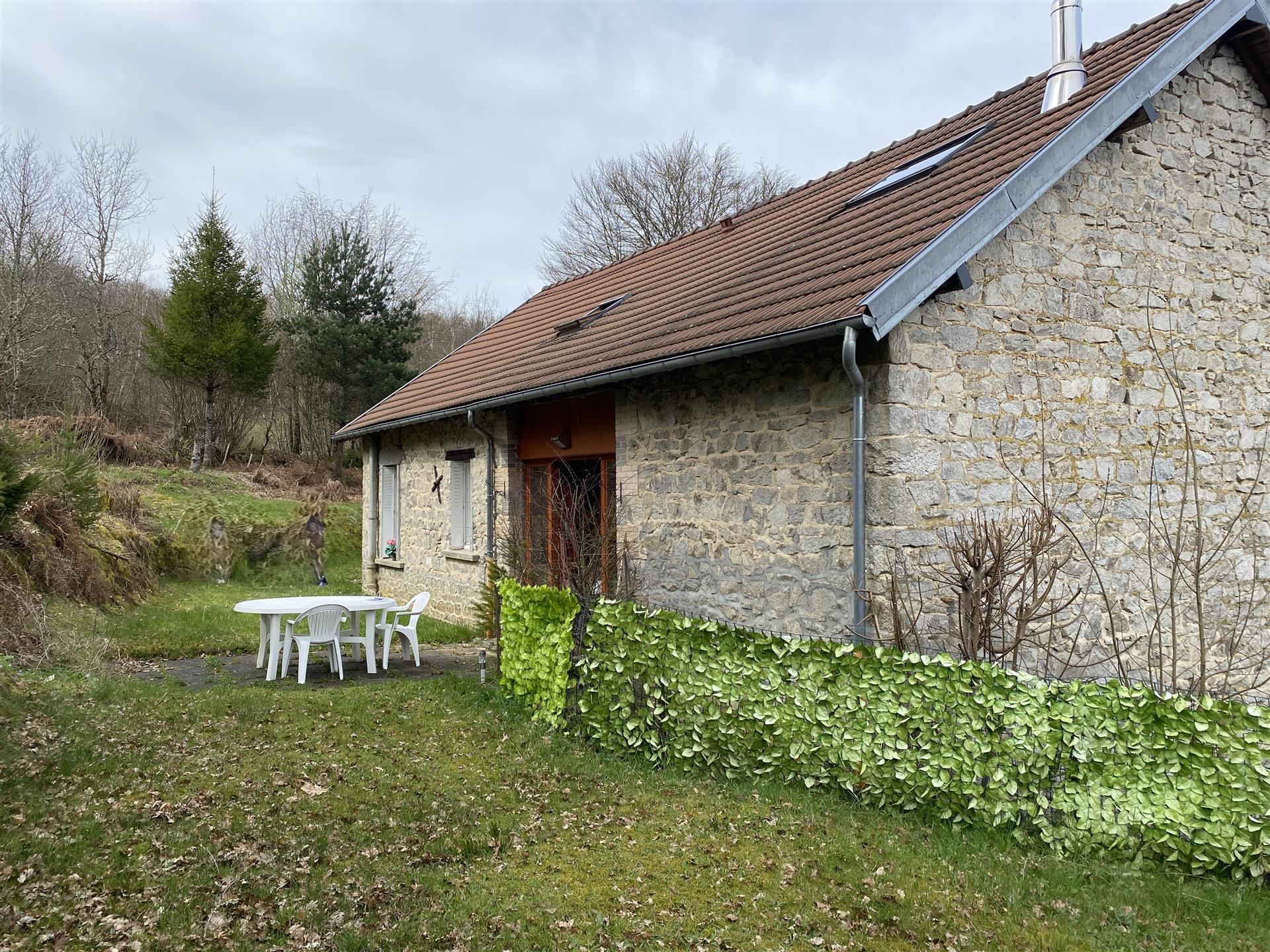 Maison en pierre, plain pied de vie, terrain de 1 145 m²