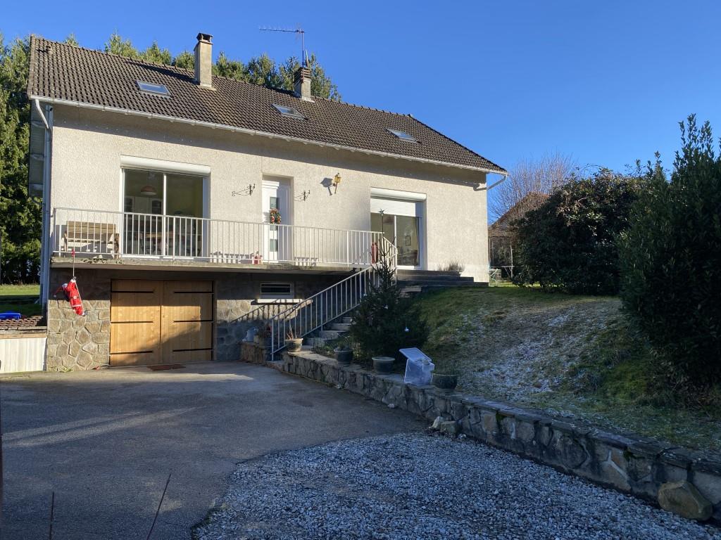Detached house surrounded by 6331 m² of land