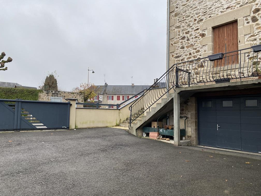 Un potentiel énorme pour cette propriété composée de deux maisons