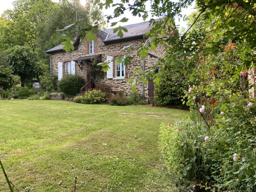 Detached all made in stone property surrounded by a well-kept park land