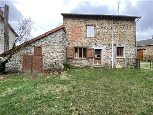A stone house and outbuildings - 835 m² of land
