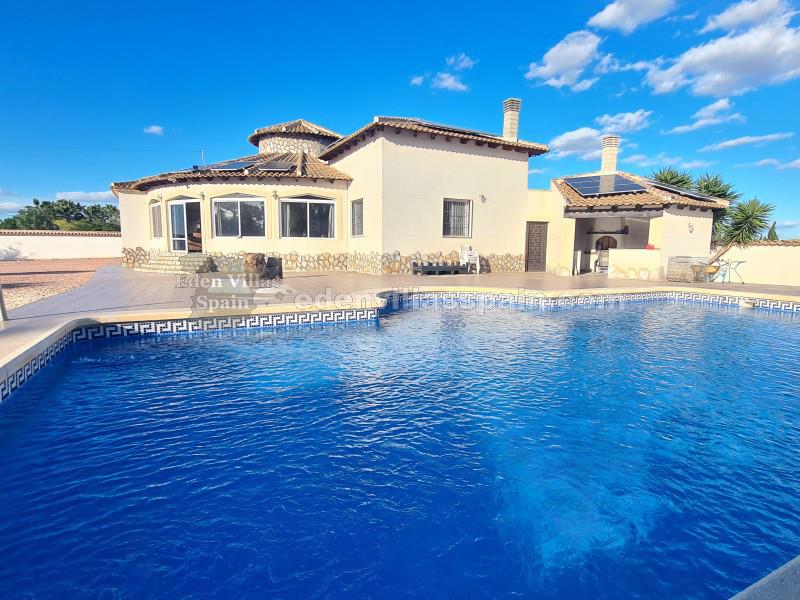 Amazing country house in costa blanca