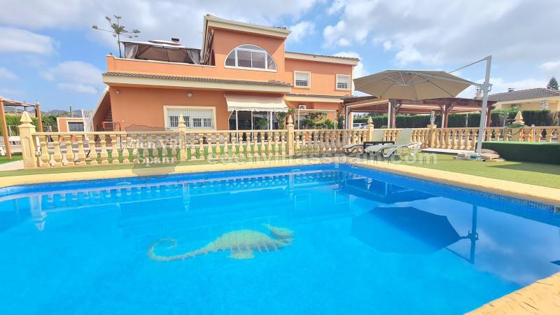 Impressionnant villa avec 3 maions à Costa Blanca