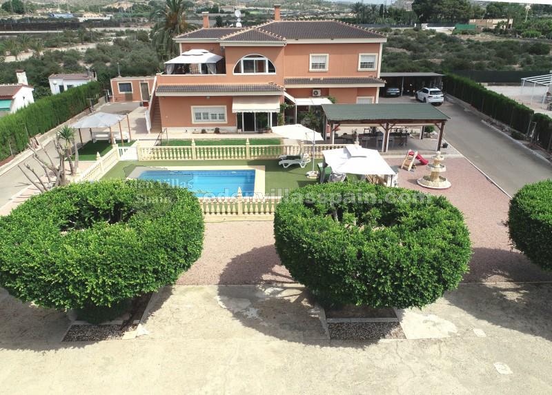 Amazing Villa with 3 houses in Costa Blancca