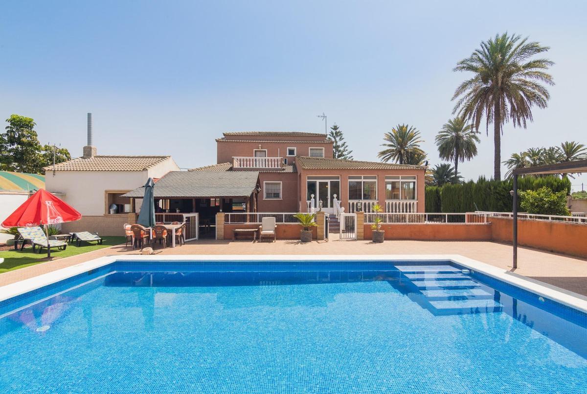 5 Bedroom 5 Bathroom Villa With Guest House, Private Pool, Basement At 4 Km From La Marina Beaches