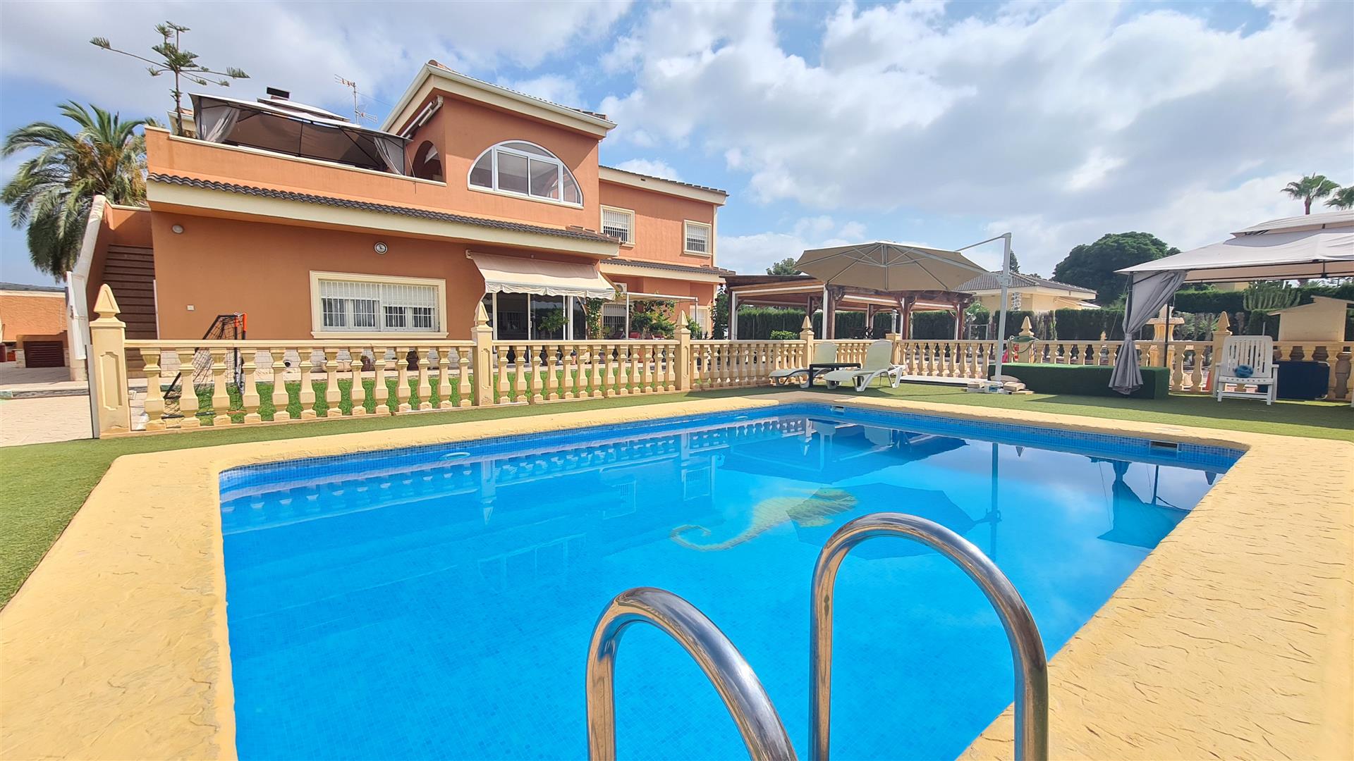 Belle Villa avec 3 maisons avec piscine privée à 15 min de la mer à costa blanca