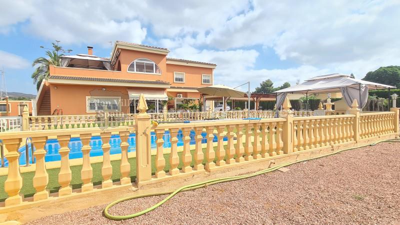 Belle Villa avec 3 maisons avec piscine privée à 15 min de la mer à costa blanca