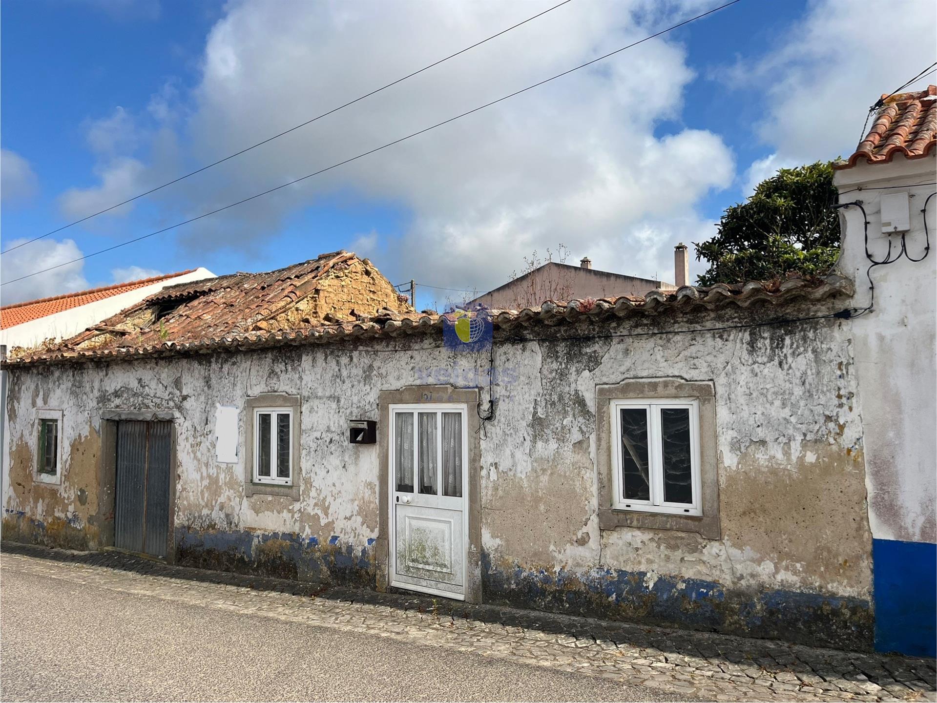 House with Tourist Potential Near the Óbidos Lagoon
