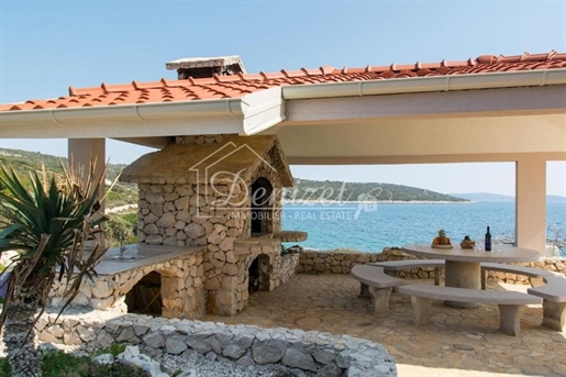 Marina, Holiday home in the first row to the sea for sale