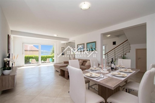 Medulin area, house with pool just 100 meters from the sea!