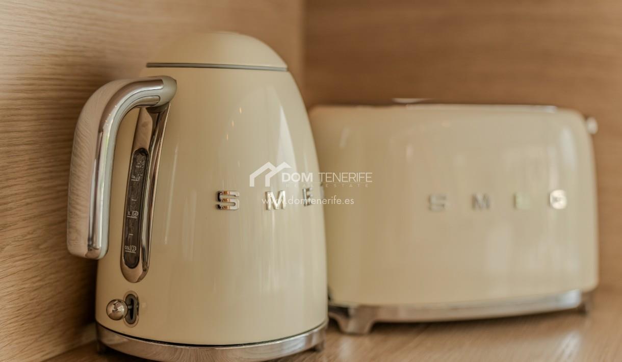 Villa independent 4 bedroom in Callao Salvaje for sale