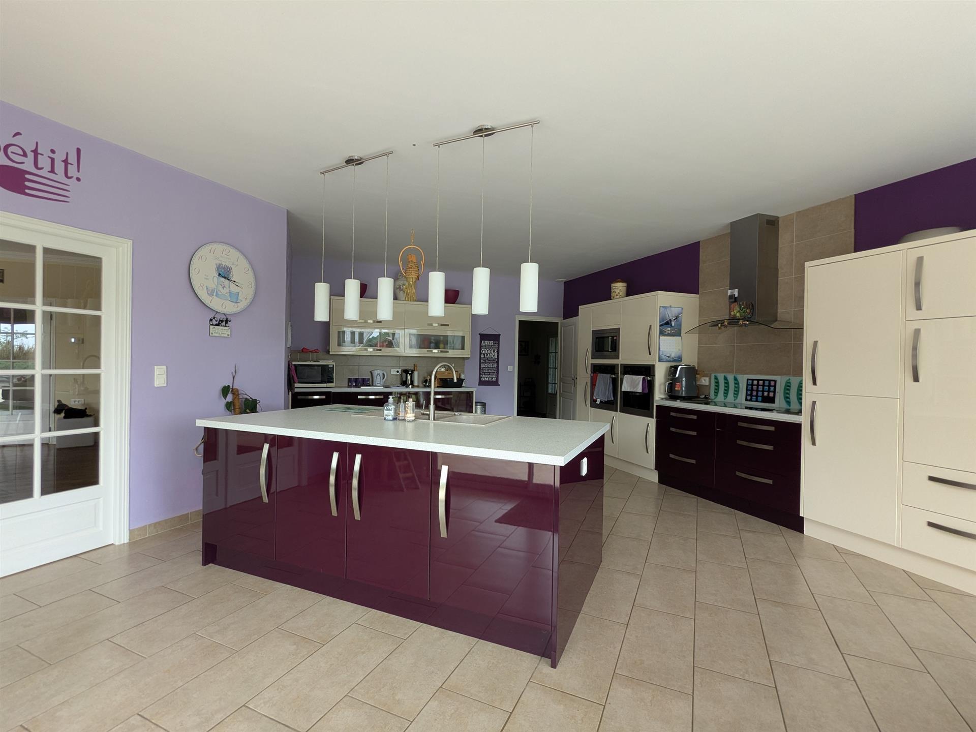 Maison village, plain-pied, 2012, 286 m², piscine, Dpe "A"