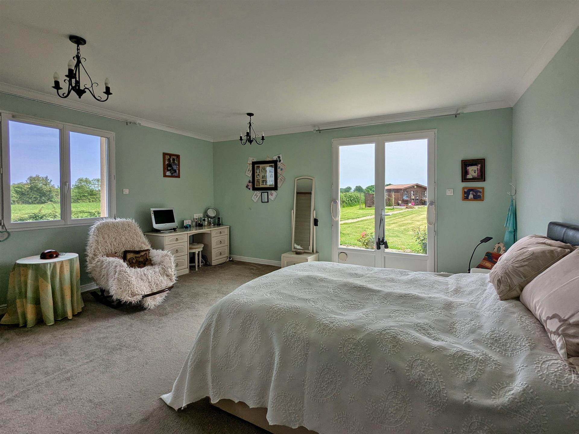 Maison village, plain-pied, 2012, 286 m², piscine, Dpe "A"