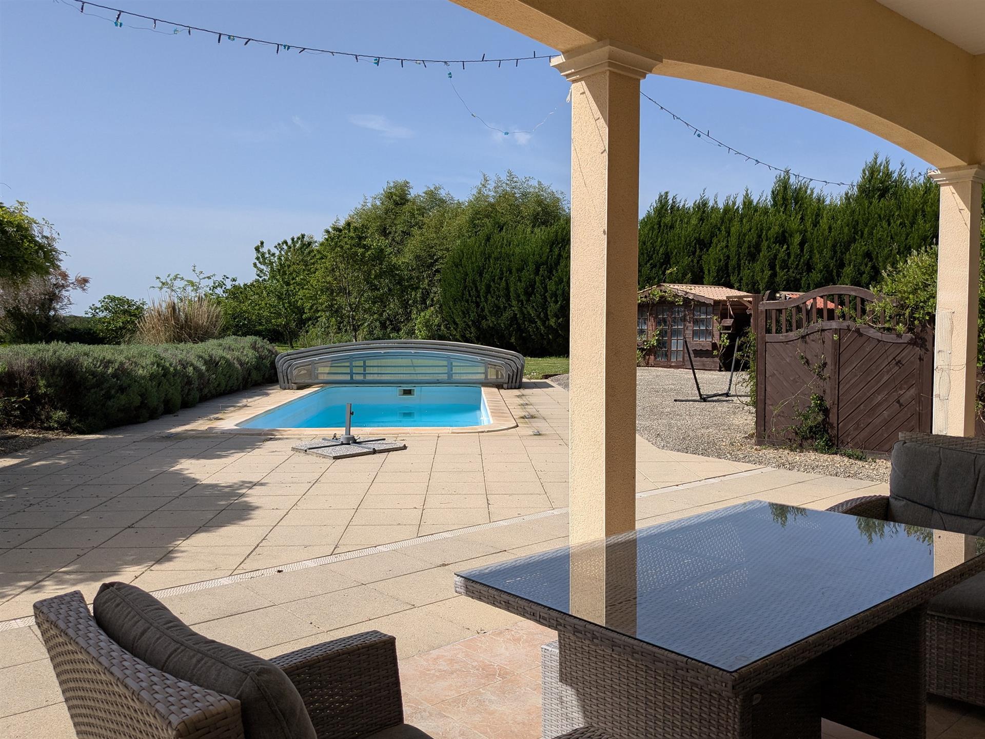 Maison village, plain-pied, 2012, 286 m², piscine, Dpe "A"