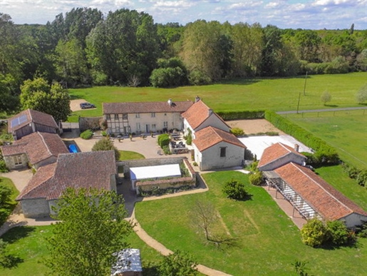 Gite complex,mainly groups.Manoir,4gîtes,2glamping tents,9ha