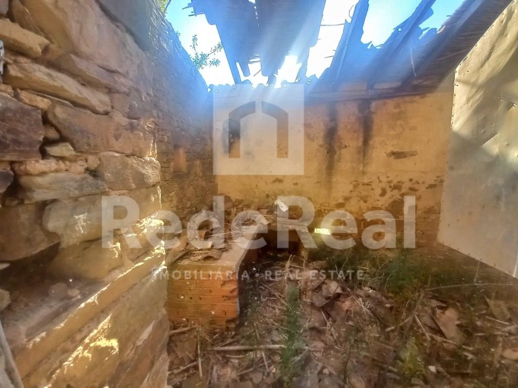 Land with Ruin located in Sítio das Éguas - Salir, municipality of Loulé.