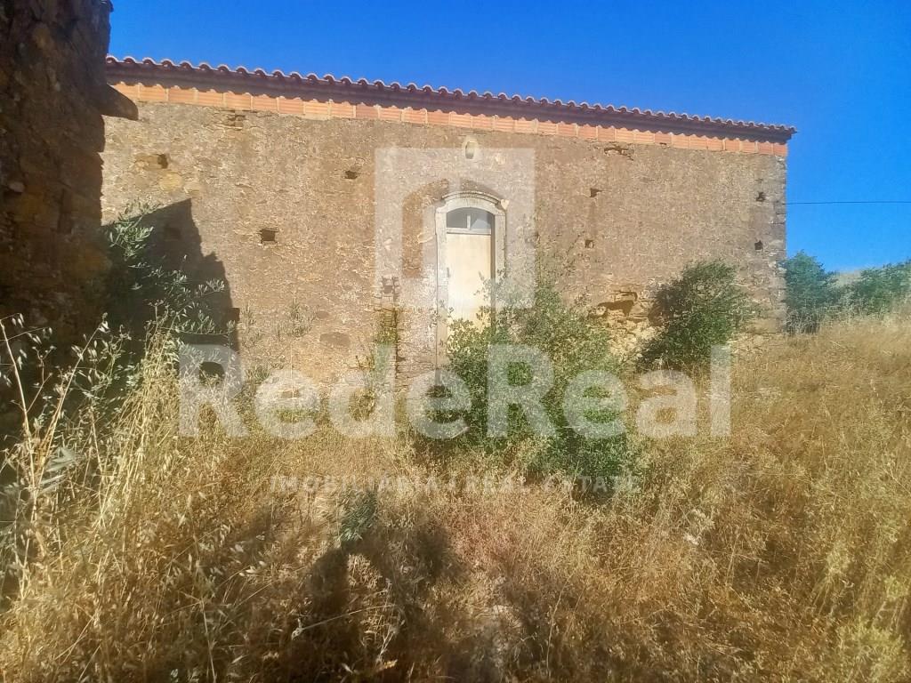 Land with Ruin located in Sítio das Éguas - Salir, municipality of Loulé.