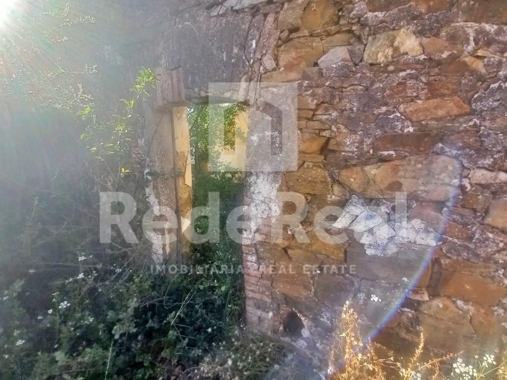 Land with Ruin located in Sítio das Éguas - Salir, municipality of Loulé.