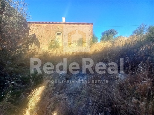 Land with Ruin located in Sítio das Éguas - Salir, municipality of Loulé.