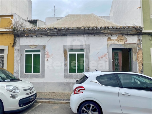 Villa de 3 dormitorios con proyecto aprobado en Faro