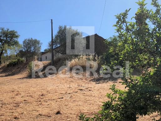 Casa com terreno para reconstruir perto de Alte - Loulé Algarve